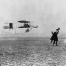 Premier kilomètre en avion en circuit fermé, en 1908